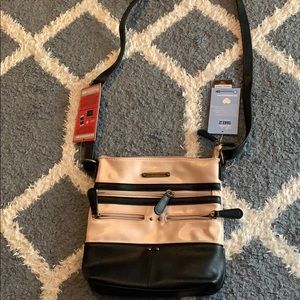 NWT Mountain Lulu Take 2 W/O Charger Crossbody
